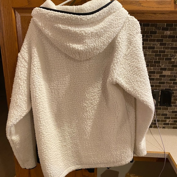 Victoria’s Secret PINK hooded Sherpa - Picture 4 of 4